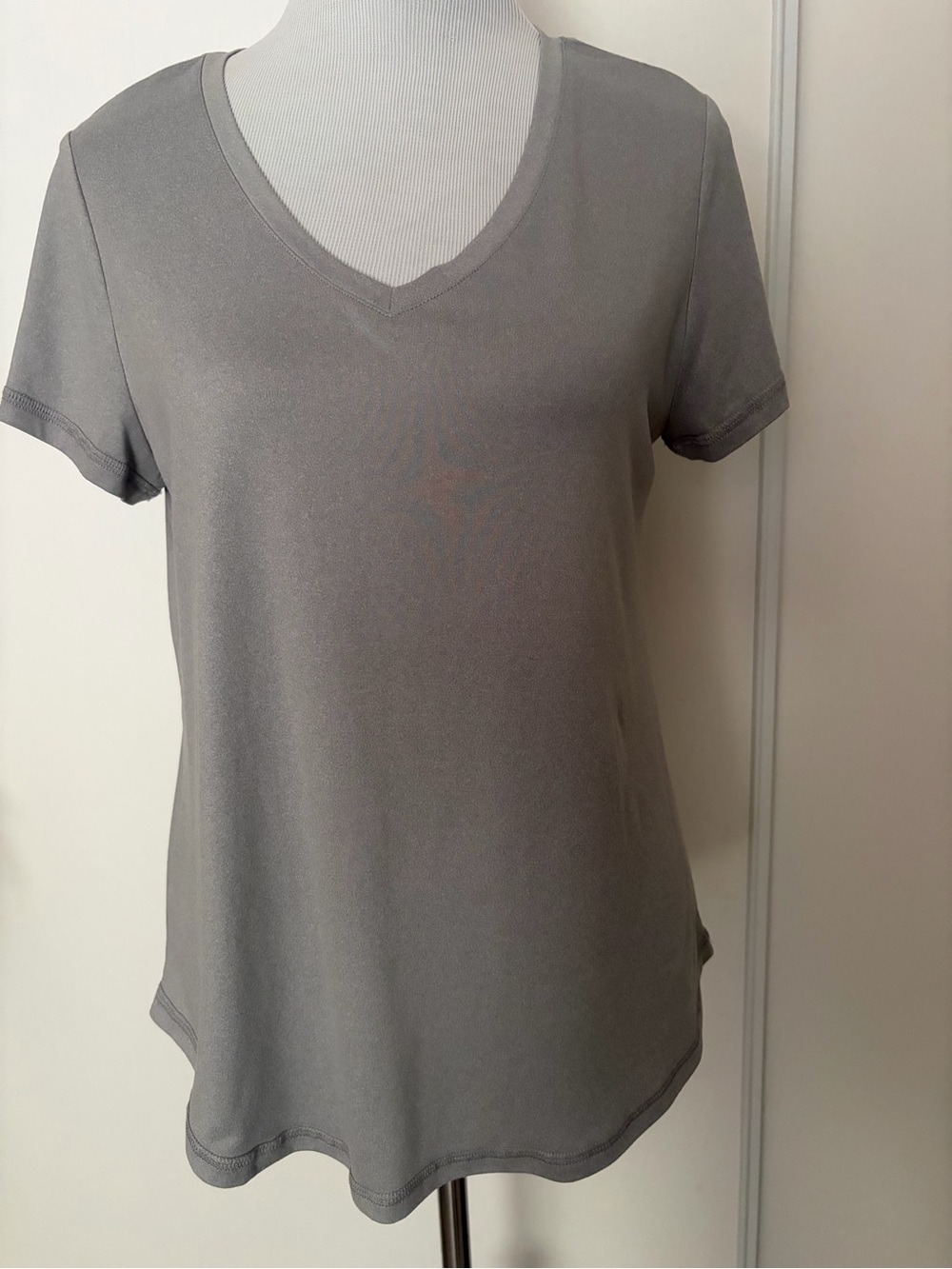 Ideology Gray V-Neck Short Sleeve Tee